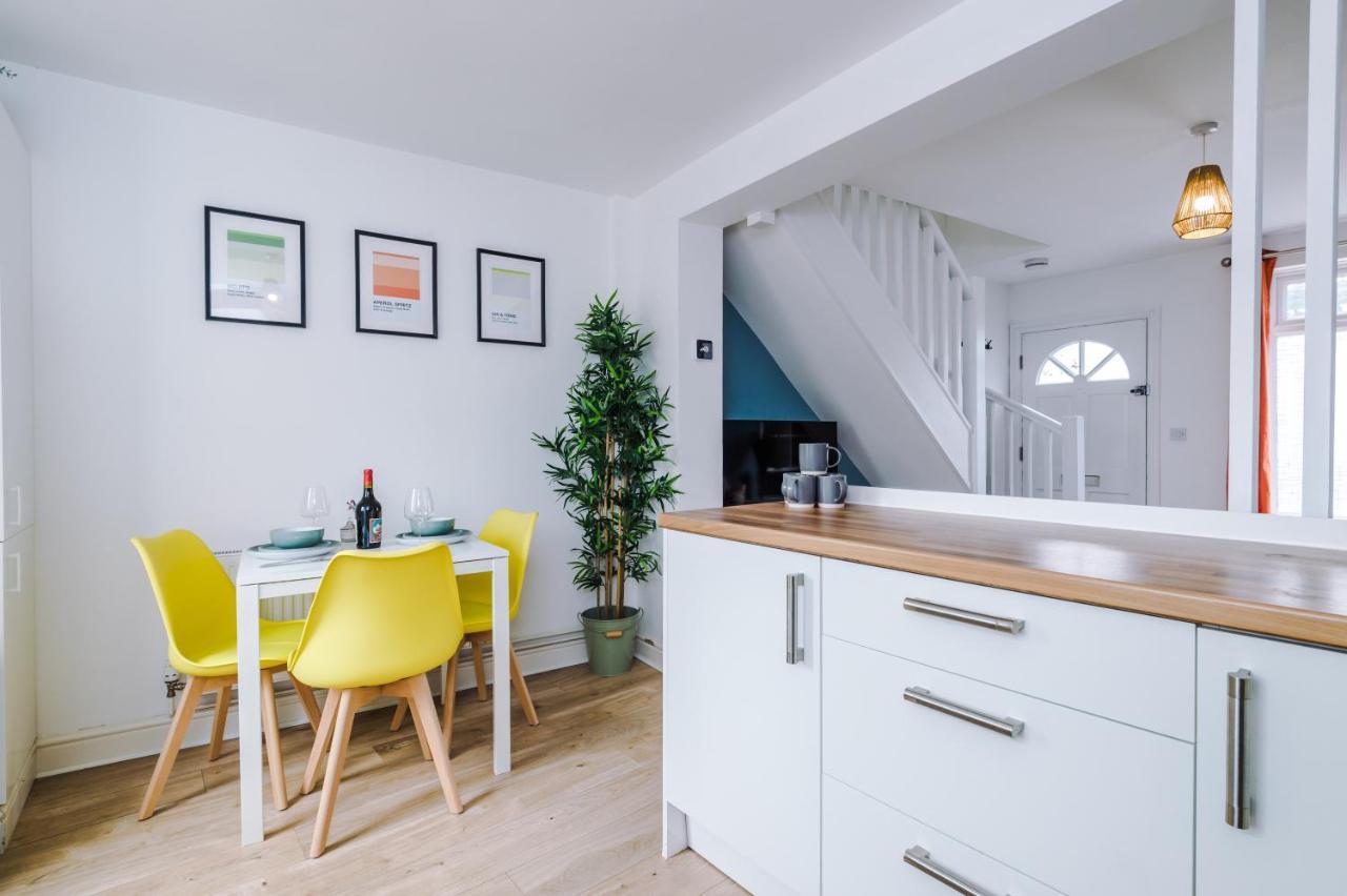 Stylish 2-Bed Home In Chester City-Centre By 53 Degrees Property, Ideal For Couples & Small Groups, Great Location - Sleeps 5 Exterior photo